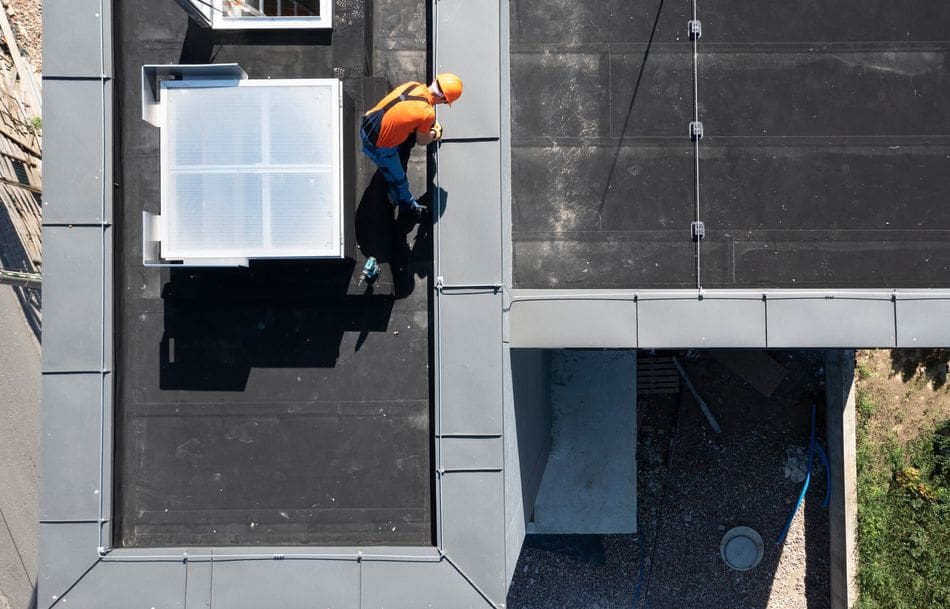a bird eye view on a epdm built flat roof